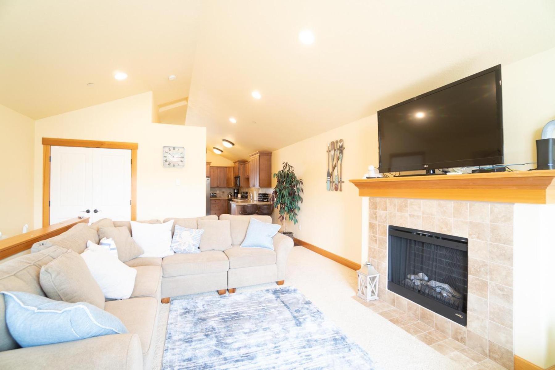 The White Turtle Villa Lincoln City Exterior photo