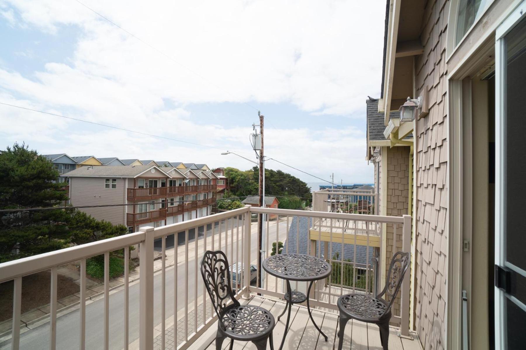 The White Turtle Villa Lincoln City Exterior photo