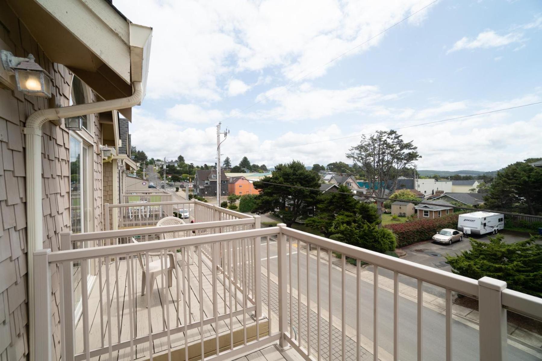 The White Turtle Villa Lincoln City Exterior photo
